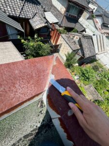 雨漏り原因部笠木板金シール工事 シール剥がし